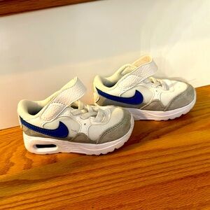 Nike air max toddler Velcro close sneakers gently worn size 5C